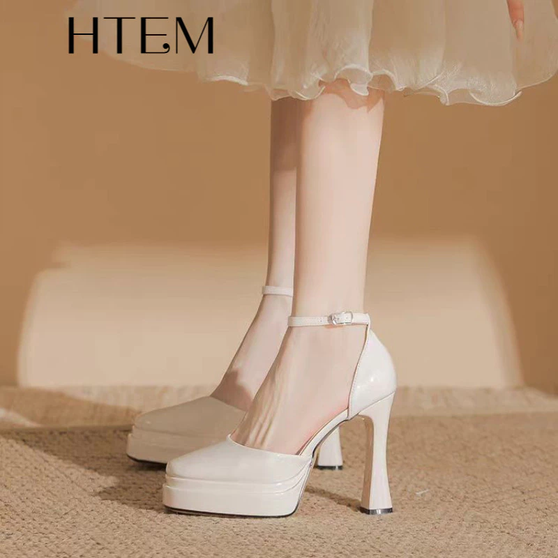 HTEM 2025 ฤดูร้อนใหม่กันน้ำที่เรียบง่ายและสง่างามรองเท้าส้นสูงสำหรับผู้หญิงรองเท้าส้นสูง