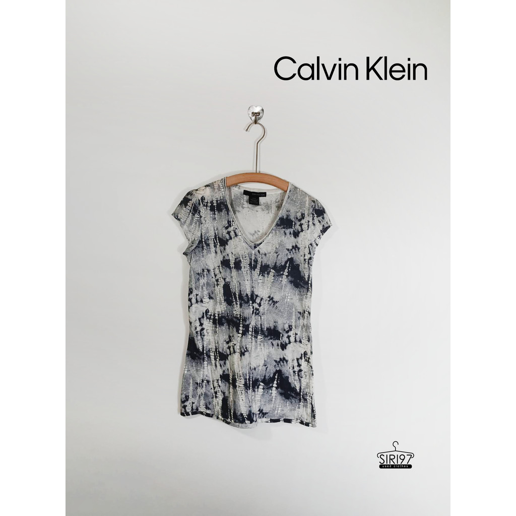 เสื้อยืดแขนสั้น คอวี Clavin Klein Jeans สีขาวดำ สภาพ85%