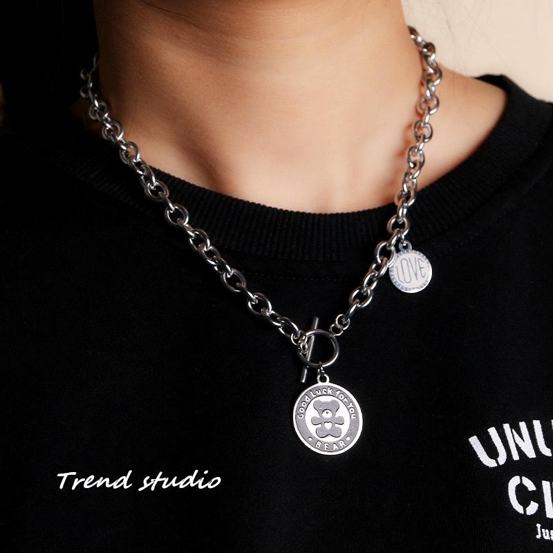 สร้อยคอหมีมีสไตล์พร้อมดีไซน์หัวเข็มขัดเรียบง่าย OT สร้อยคอกระดูกไหปลาร้าสามารถสวมใส่ได้ทั้งชายและหญิง สร้อยคอ colorfast - รูปที่ 3