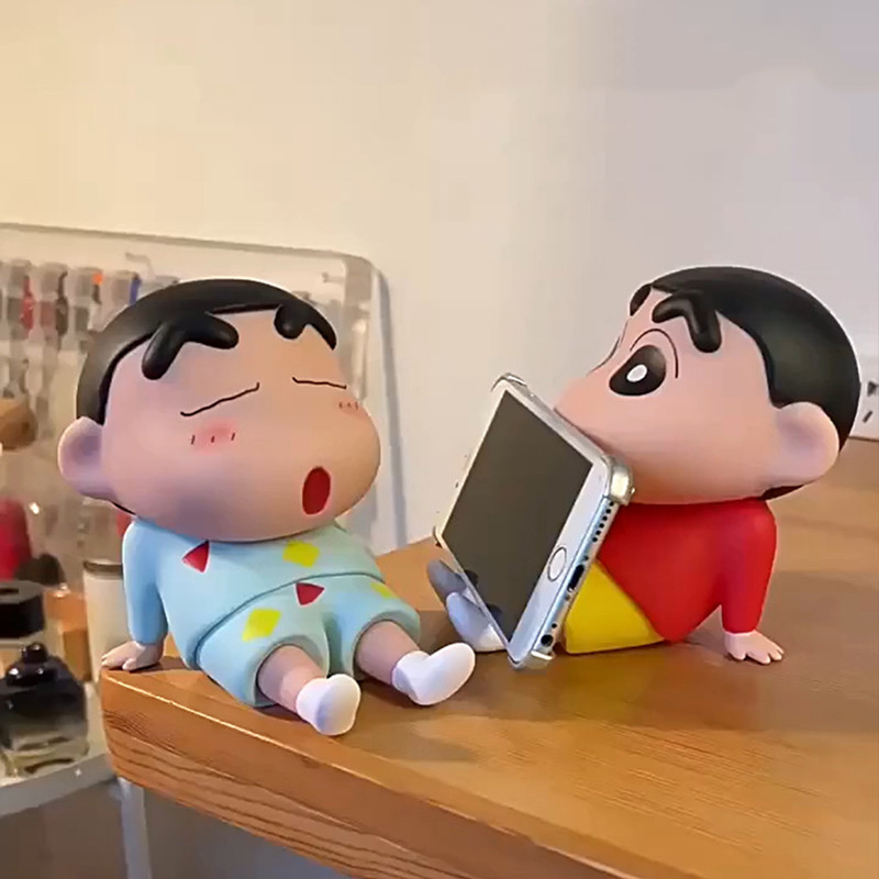 Cute Crayon Shin-Chan Phone Holder น่ารักเครยอนชินจังขาตั้งโทรศัพท์การ์ตูนสก์ท็อปเครื่องประดับที่วางโทรศัพท์มือถือวัตถุขนาดเล็กอุปกรณ์ของขวัญ
