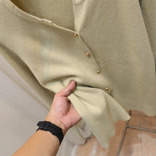 Xiaoma111 เสื้อสเวตเตอร์ถักแขนยาวเสื้อแจ็คเก็ตผู้หญิงสไตล์ใหม่ฤดูใบไม้ร่วง V คอสีทึบ Simple Classy เสื้อไหมพรม Tops Match Happy JD3S