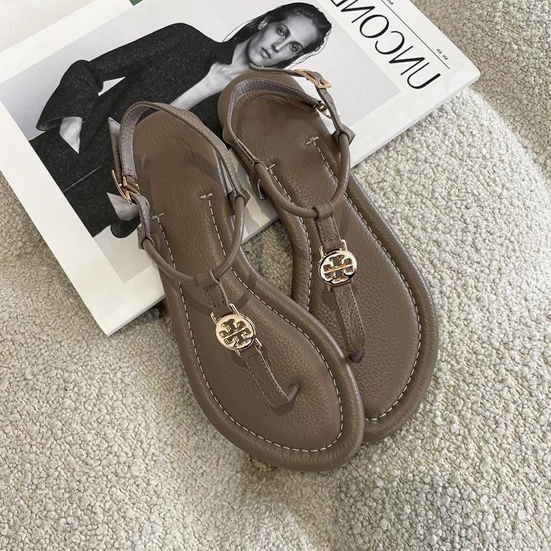 2023 ฤดูร้อนสไตล์ใหม่ Flip-Flops รองเท้าแตะผู้หญิงสวมใส่ด้านนอกรองเท้าแตะแฟชั่นสไตล์ใหม่แบน Niche All-Match แฟชั่น Herringbone Flip-
