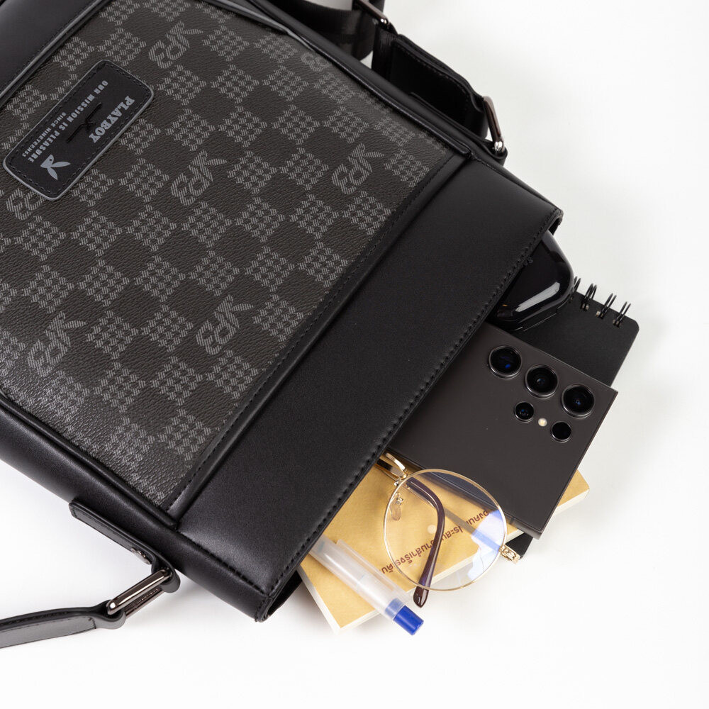 Playboy:Vincent  Men's bag กระเป๋าสะพายข้างผู้ชาย รุ่นST-B243PBM287-BK ดีไซน์กระเป๋าทรงแมสเซนเจอร์ ลายตารางโลโก้ สีดำ