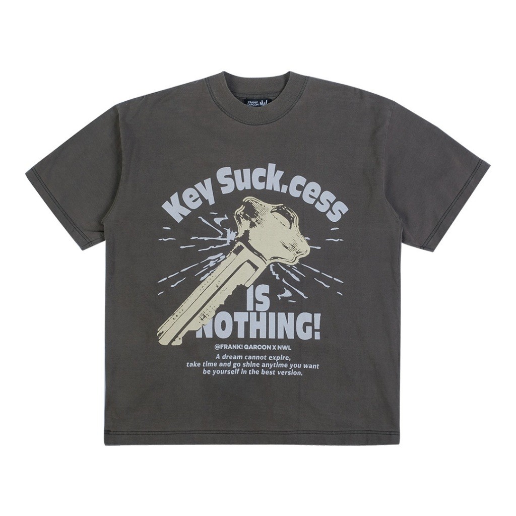 เสื้อยืดสีเทาพร้อมสโลแกนสร้างแรงบันดาลใจ "Suck.cess IS NOTHING!" เหมาะสำหรับการสวมใส่วันทั่วไปและแสดงความเป็นตัวของคุณเอง