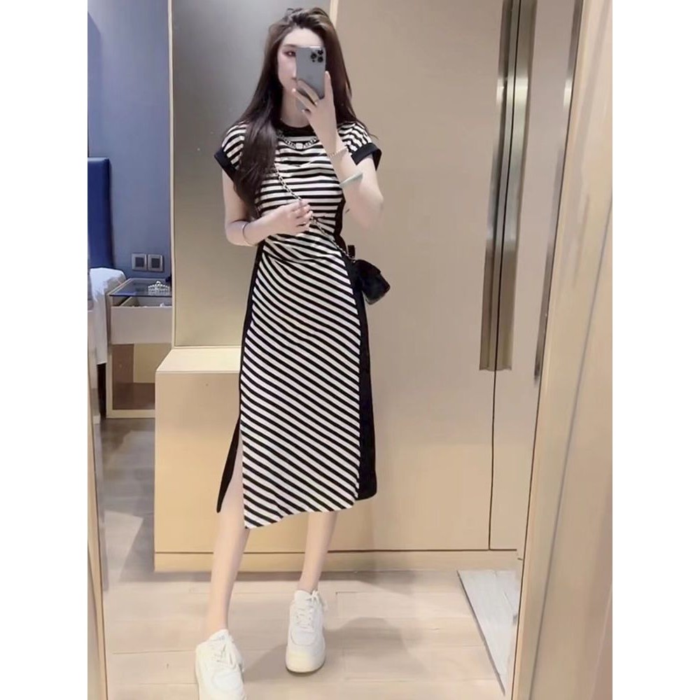 ชุดผู้หญิงแขนสั้น สไตล์ใหม่ ทรงเข้าร่าง มีกระโปรงยาว เพิ่มความเรียบหรูและเสริมสร้างสัดส่วนให้สวยงาม