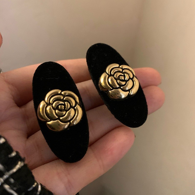 เครื่องประดับผม Camellia Velvet Retro Black