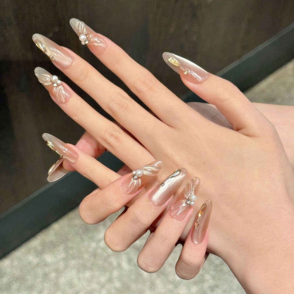 HANDMADE + กาวฟรีArtificial Nail Ballet-like Pure Desire Blush Cat eye แชมเปญริบบิ้นยาว Phototherapy เล็บปลอมกดบนเล็บนํากลับมาใช้ใหม่ได้