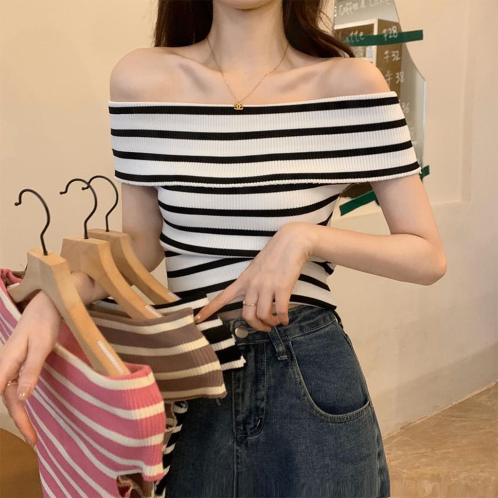 KOKO 95164 เสื้อยืดเปิดไหล่ไหมพรมลายทาง เซ็กซี่เล็กน้อย ผ้านุ่มนิ่มใส่สบาย ใหม่2024 แนวเกาหลี-พร้อมส่งจากไทย