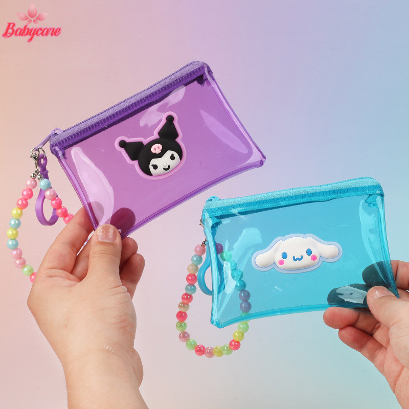 Byce> การ์ตูน Sanrio กระเป๋าสตางค์สีสันสดใสกระเป๋าใส่เหรียญใสพวงกุญแจแบบพกพา PVC กระเป๋าสตางค์กันน้ําซิปกระเป๋าเก็บกระเป๋าบัตรพวงกุญแจใหม่