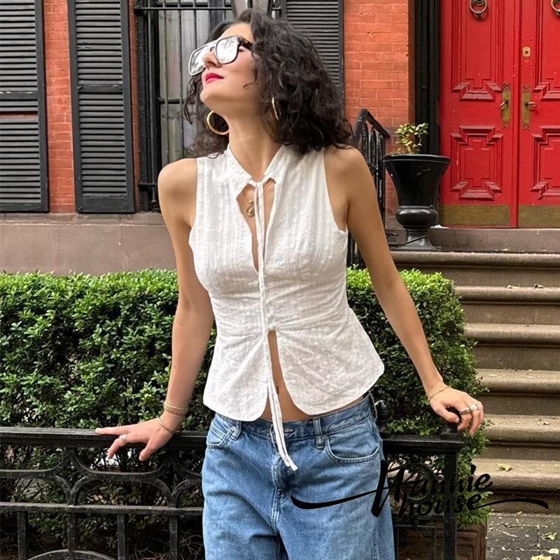 Hanie House- เสื้อกล้ามปักคัตเอาท์คอจําลองแขนกุดสําหรับผู้หญิง