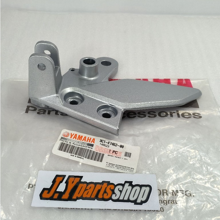 IRON BRACKET STAND FOOTSTEP STEP FRONT RIGHT VIXION OLD OVI YGP 3C1-F7462-00