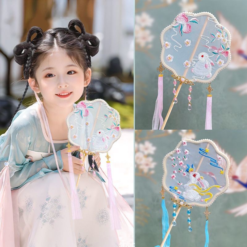 พัดลมโบราณปักดอกไม้ด้ามไม้ยาวเด็กผู้ใหญ่กลุ่มพัดลมจับคู่ ชม. อันฟู่ กี่เพ้า เต้นรําแคทวอล์ภาพพระราชวังพัดลม