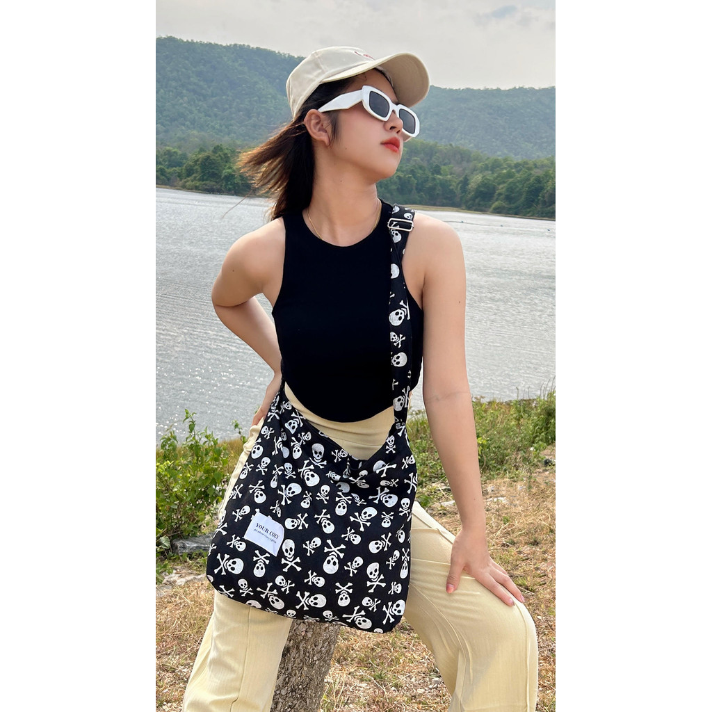 กระเป๋า tote ถุงย่าม ทรงสี่เหลี่ยม กระเป๋าผ้า ย้ามสะพาย ผลิตที่ไทย by YourCozy