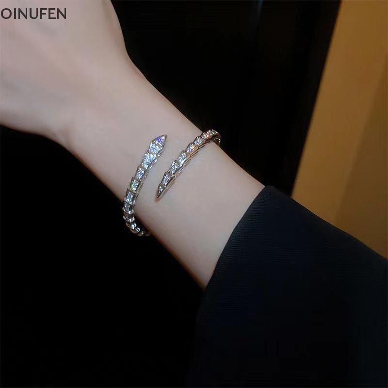 Onu อารมณ์คลาสสิกสร้อยข้อมืองูสําหรับผู้หญิงสาวแฟชั่นฝังเงาZirconสร้อยข้อมือเครื่องประดับของขวัญFEI