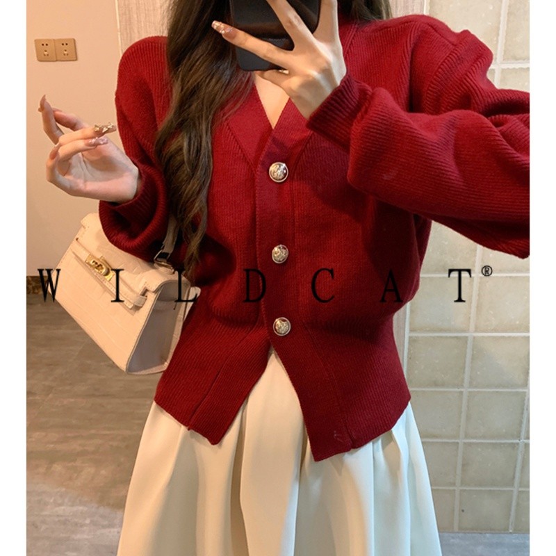ฝรั่งเศสสไตล์ชาแนลเสื้อกันหนาวสีแดงสไตล์ตะวันตกสีขาวสไตล์ขี้เกียจคอวีเสื้อกันหนาวแจ็คเก็ตระดับไฮเอนด์แคบเอวด้านบน