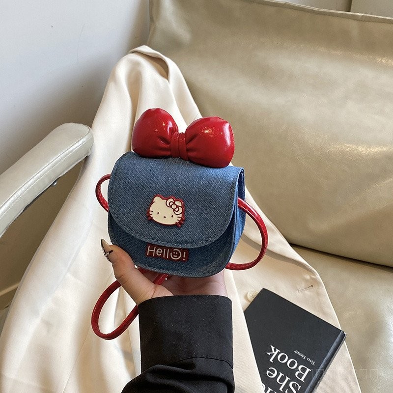 กระเป๋าใส่เหรียญมินิแฟชั่นแบบแมวดอกไม้สำหรับเด็กหญิง พร้อมสายคล้องป้องกันการสูญหาย สามสี