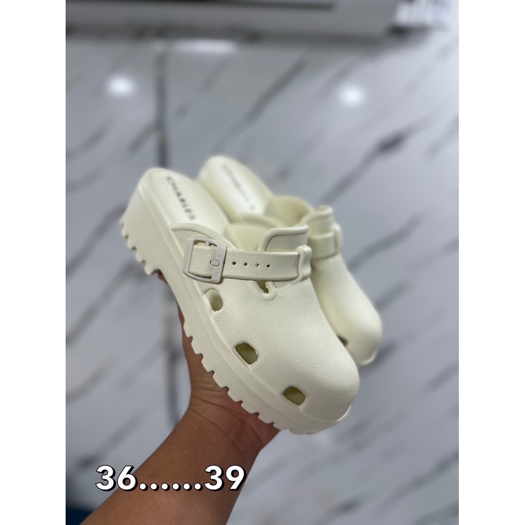 รองเท้าแตะแบบสวม Chales & Keith Sz.36-39 Eu ครีม/ดำ พร้อมส่ง ใส่ไปคาเฟ่ ชิคสุดๆ     99B307 📸