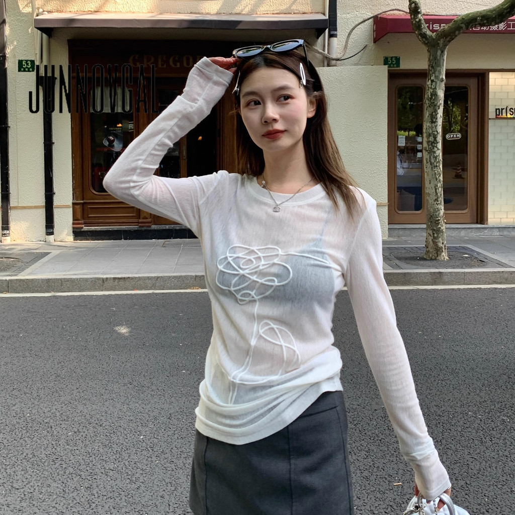 JUNNOVGAL เสื้อยืดผู้หญิง Loose Fit Retro พิมพ์สไตล์ใหม่โปร่งแสงแขนยาว