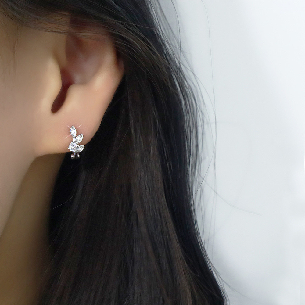 ใบมะกอกเพทายต่างหูห่วงสําหรับผู้หญิงชุดต่างหูเจาะสําหรับเด็กต่างหูทองคําขาวชุดทุกวันสไตล์หวานอุปกรณ์เสริมเครื่องประดับ