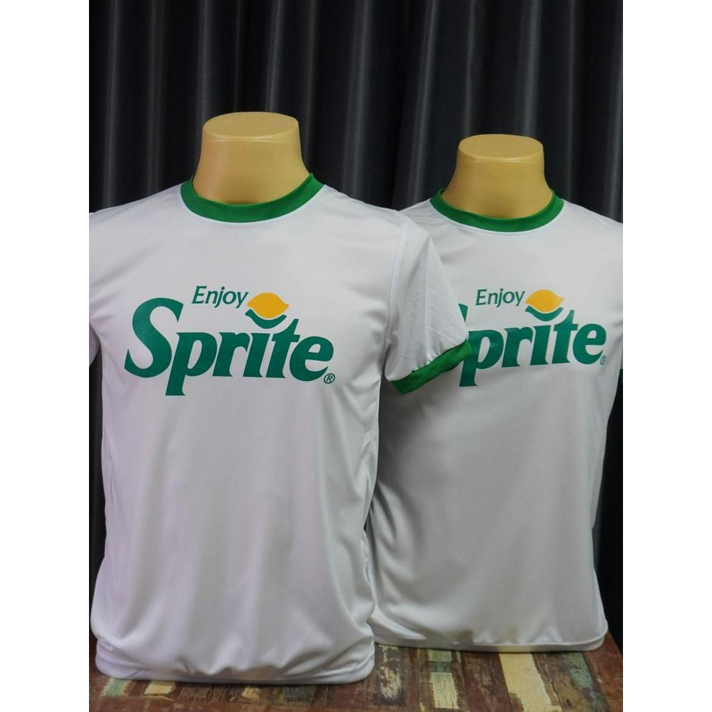 A003 เสื้อยืดคอกลม ขาวคอเขียว สกรีนลายSprite สดสวยเท่ เนื้ออผ้ากีฬา ไมโครโพลีเอสเตอร์ นุ่ม เบา สบาย
