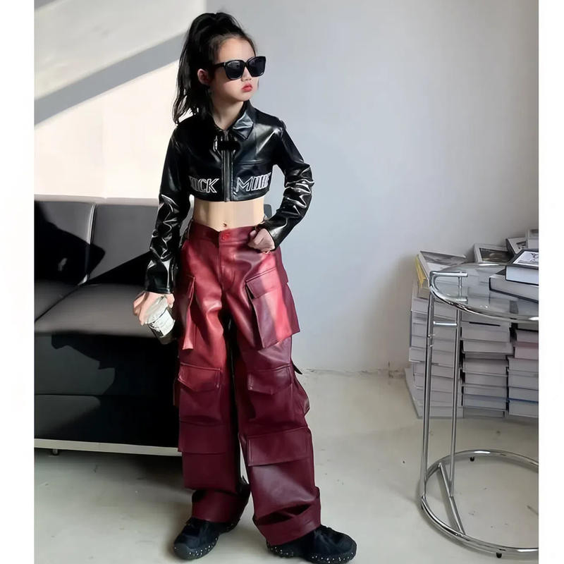 [KeDaYa] พร้อมส่ง ชุด Y2K แจ็คเก็ตหนัง PU แขนสั้น กางเกงหนังคาร์โก้ เสื้อครอปวินเทจอเมริกัน ชุดฮิปฮอปเด็กผู้หญิง ชุดเต้นแจ๊สเด็ก เสื้อผ้า KPOP สไตล์เกาหลี APT OOTD