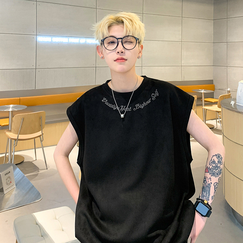 เสื้อกั๊กแขนกุดผู้ชายฤดูร้อนสไตล์ใหม่อเมริกัน ขนาดใหญ่เกินไป อินเทรนด์ถนนสวมเย็บปักถักร้อยหลวมสบายๆเสื้อกั๊กเสื้อยืด