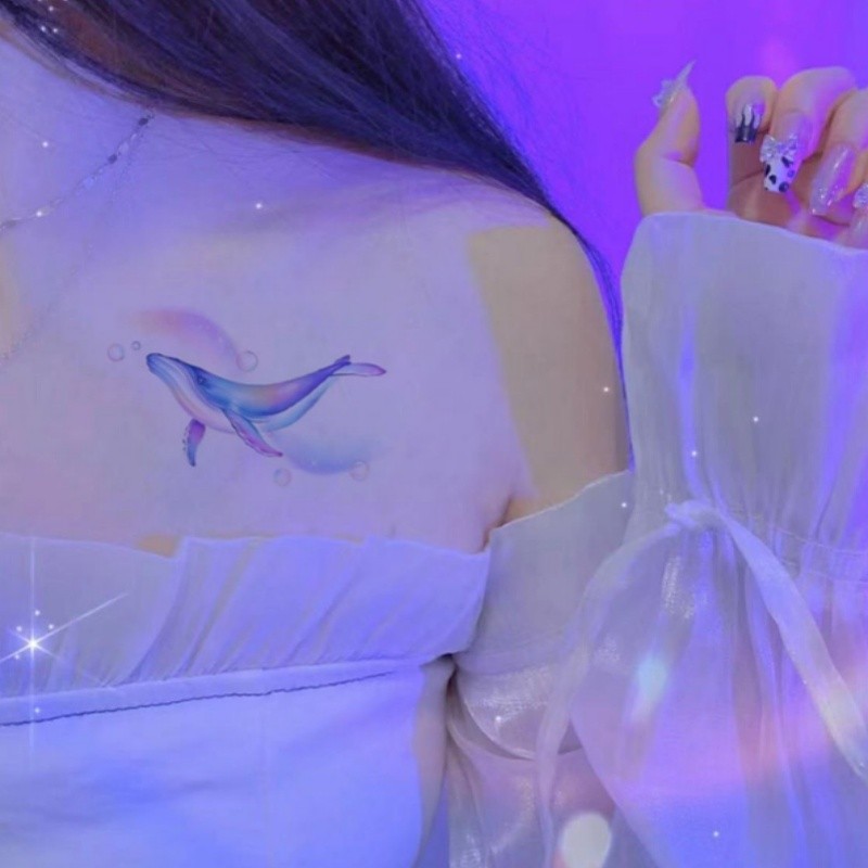 สีฟ้าปลาวาฬลายสักสาวเซ็กซี่เอวสักสติกเกอร์รอยสักกันน้ํายาวนาน7วันสติกเกอร์ผิวชั่วคราวสักปลอม