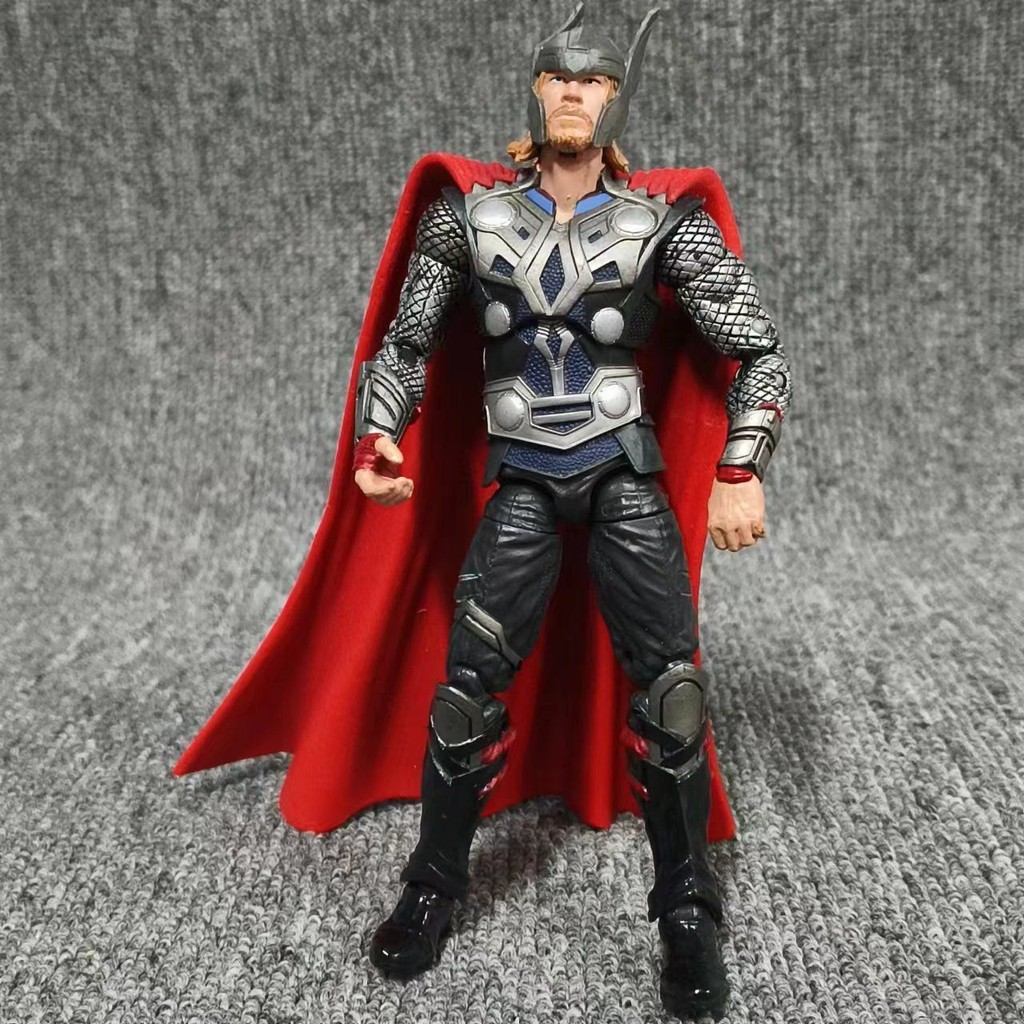 สินค้าจำนวนมากเชื่อมต่อกับ Marvel Thor 4พร้อมเสื้อคลุมหลายข้อต่อตุ๊กตาที่เคลื่อนย้ายได้สุดๆ