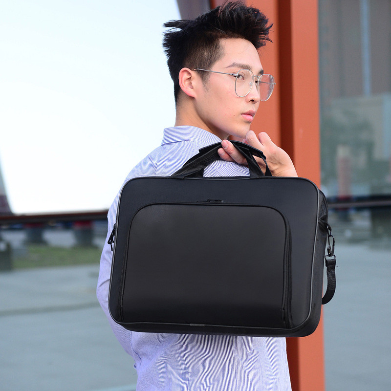 กระเป๋าแล็ปท็อป กระเป๋าคอม laptop bags กันน้ำ กันกระแทก กันรอยขีดข่วน ใช้วัสดุไนล่อน และ ซิบ อย่างดี แบบพกพา