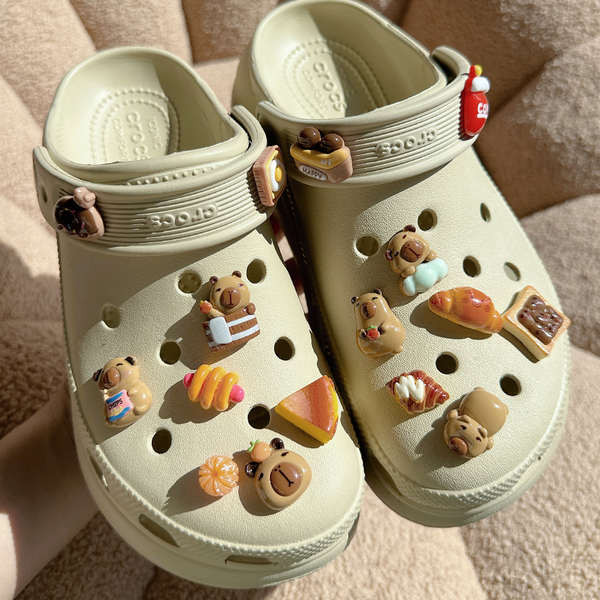 jibbitz จิบบิท ขนมปัง Kapibara Hole รองเท้าอุปกรณ์เสริม crocs รองเท้าดอกไม้ตกแต่งหัวเข็มขัด crocs Zh