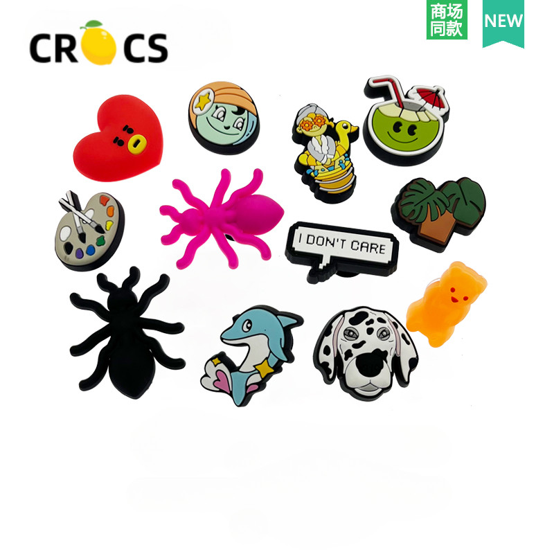 Crocs jibbitz charms รองเท้าหัวเข็มขัด Carlocs รองเท้าอุปกรณ์เสริมตกแต่งหัวเข็มขัดรองเท้าดอกไม้รองเท้าอุปกรณ์เสริมการ์ตูน Zhibixing