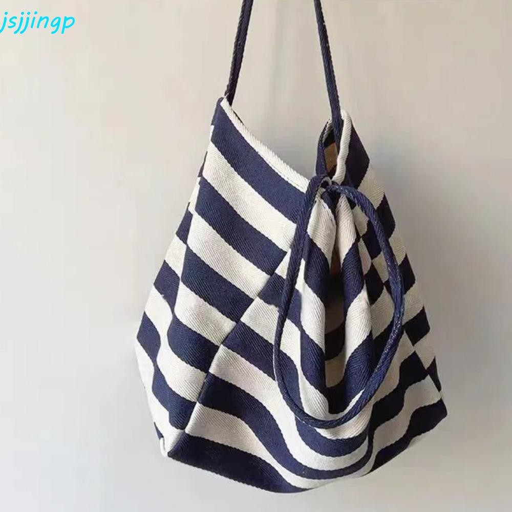 Jsjjingp กระเป๋าลายทางสีดําสีขาว,กระเป๋าถือผ้าแคนวาสลายทางสีตัดกันความจุขนาดใหญ่,อินเทรนด์สไตล์เกาหลีเรียบง่ายหัวเข็มขัดแม่เหล็กบางสายรัดกระเป๋าโท