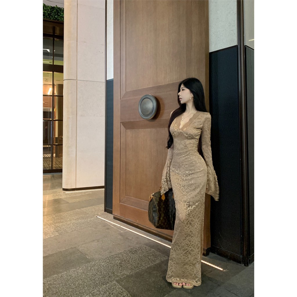 แพ็คสะโพกชุดเดรสสาวฮอตใส่แล้วดูผอมเพรียวในช่วงต้นฤดูใบไม้ร่วงกระโปรงหางปลาเก็บเอวสไตล์ฝรั่งเศสคอวีผู้หญิงอารมณ์เย็บลูกไม้แขนยาว Pufu