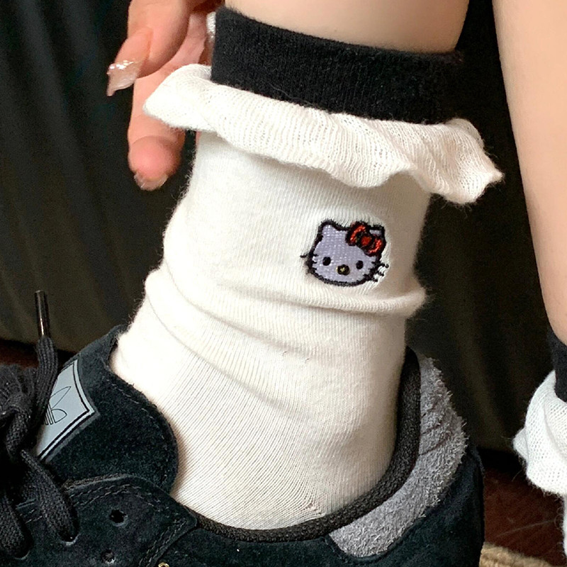 Hello Kitty ถุงเท้าผู้หญิงน่ารักสไตล์ใหม่ถุงเท้าผ้าฝ้ายระบายอากาศกลางลูกวัว