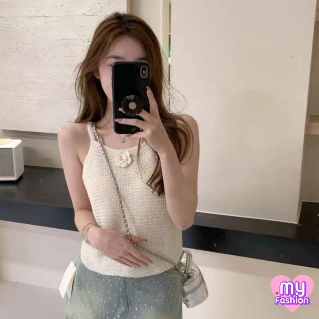 เสื้อสายเดี่ยวน่ารัก ผ้าไหมพรม อกแต่งดอกไม้ถักนูน มี 2 สี