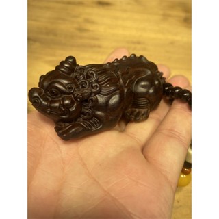 ไม้กฤษณาแกะสลักยูนิคอร์นปี่เซียะจับชิ้นไม้เนื้อแข็งชายเล่นโบ…