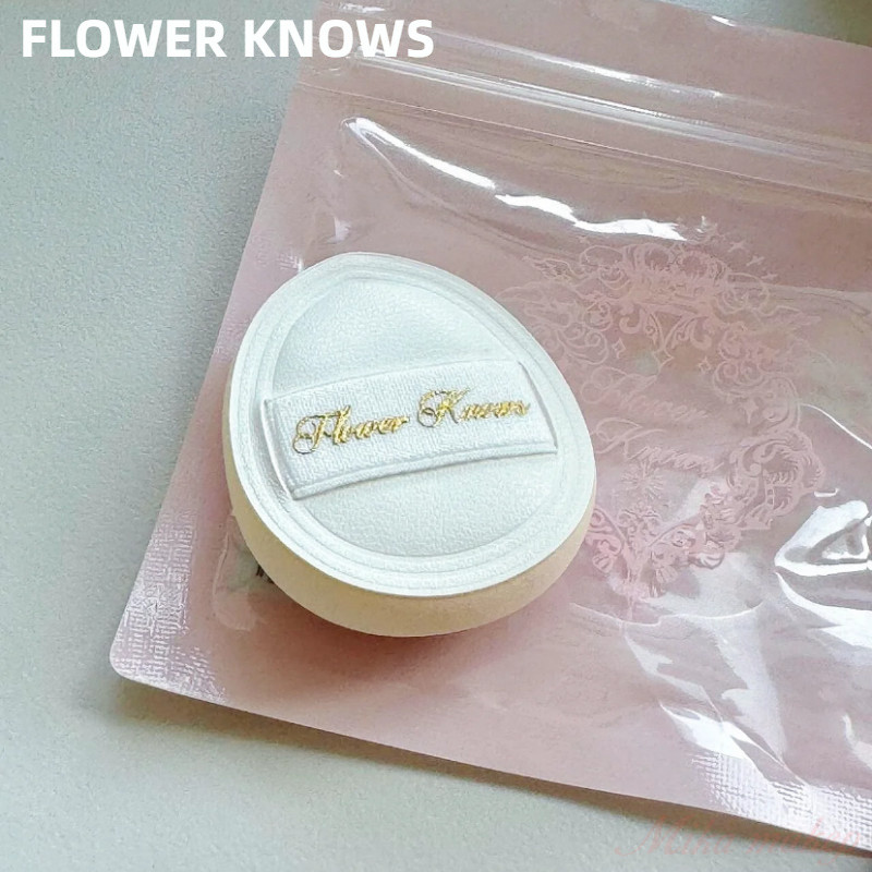 FLOWER KNOWES แป้งพัฟเบาะลมพัฟนิ้วหัวแม่มือขนาดเล็กสําหรับคอนซีลเลอร์ ราคา ถูกที่สุด ดีลบีเคเค รูปภาพหลัก