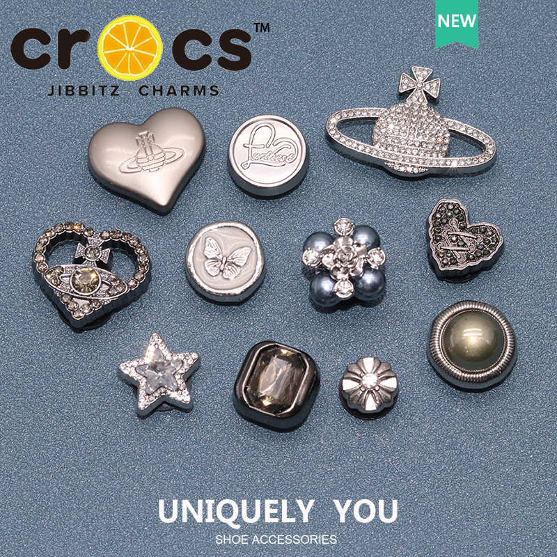 jibbitz crocs charm โลหะหัวเข็มขัด Lost Planet Silver Diamond การ์ตูนแฟชั่น เพิ่มสไตล์รองเท้า จิ๊บบิท ตัวติดรองเท้า crocs