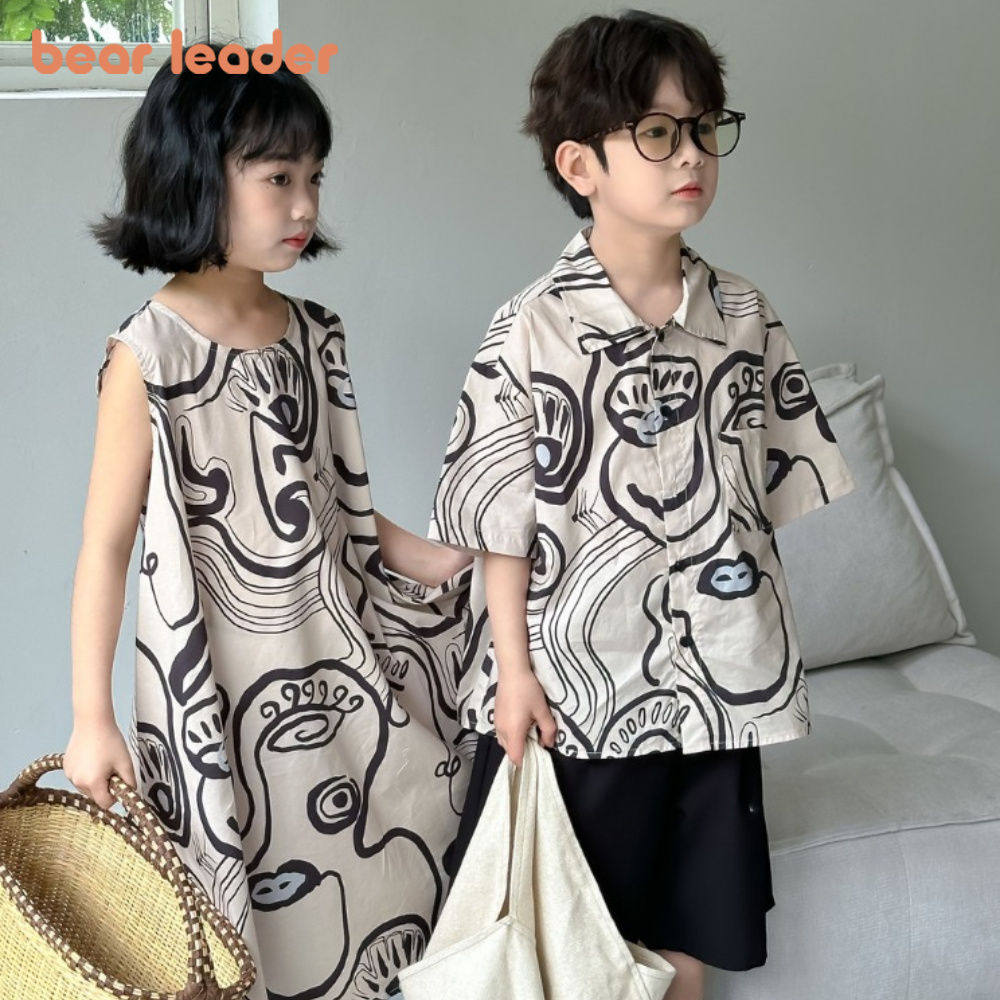 ผู้นําหมี 2 ถึง 7 ปีเวอร์ชั่นเกาหลีเสื้อผ้าเด็กฤดูร้อนแขนกุดเด็กสาวกราฟฟิตีชุดเด็กชายพิมพ์เสื้อยืดและสั้น 2 ชิ้นชุดพี่ชายและน้องสาวชุดสบายๆ