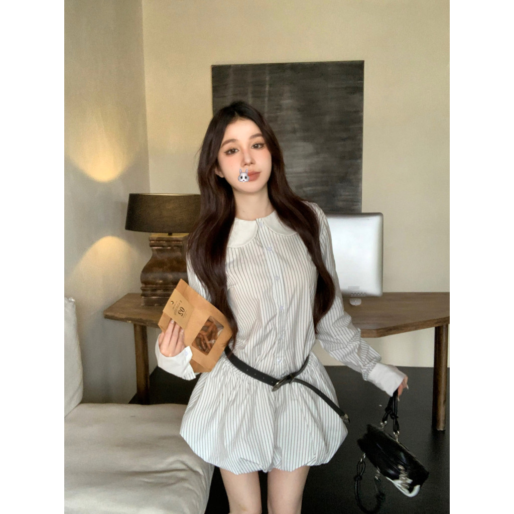 สไตล์ฝรั่งเศส~สีดําสีขาวลายเอวแคบ ผอมลง ดูชุดหญิงหวานตุ๊กตาเสื้อคอปกกระโปรงหน่อกับเข็มขัด!