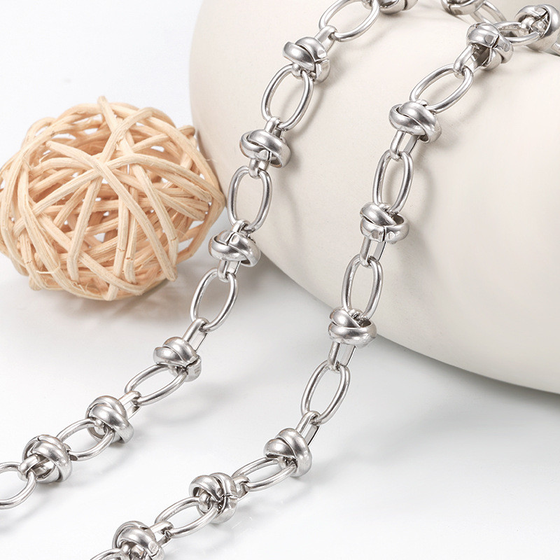 สร้อยข้อมือและสร้อยคออาร์ตแฮนด์เมイดจากสแตนเลส พร้อมลุคแฟชั่นหลากหลาย