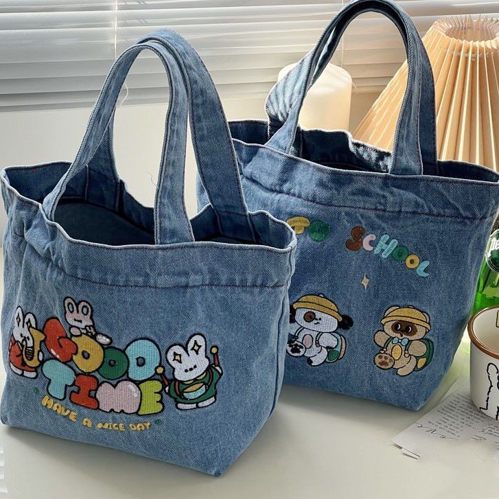 [พร้อมส่ง] กระเป๋าถือ กระเป๋าสะพายไหล่ ผ้ายีน ปักลายการ์ตูน ขนาดเล็ก แฟชั่นญี่ปุ่น สําหรับนักเรียน สํานักงาน คนงาน
