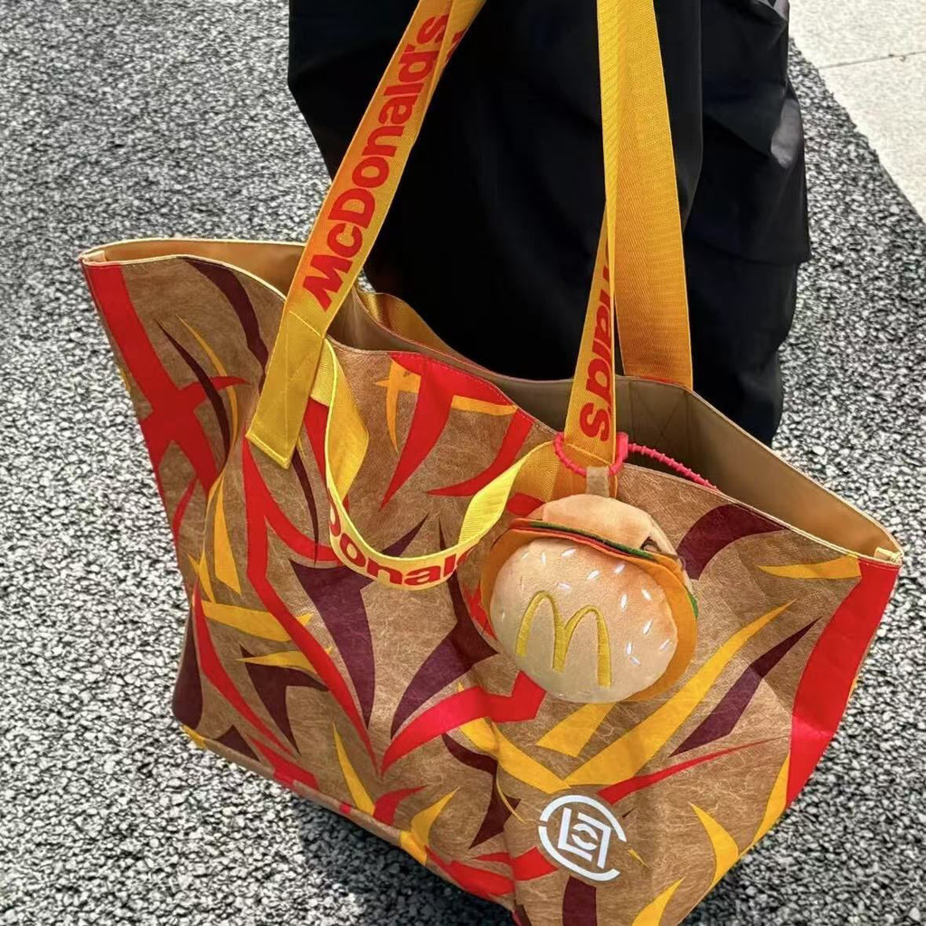 กระเป๋าโท้ทMcDonald's x Edison Chen ด้วยวัสดุจาก Dupont