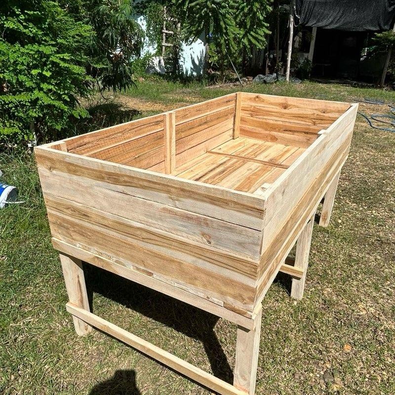 กระบะปลูกผักมีขาตั้งยกสูงทำจากไม้สัก กว้าง 80ซม. สูง 83ซม เลือกความยาวได้ รุ่นฐานทึบ แข็งแรงทนทาน ปลวกไม่กิน