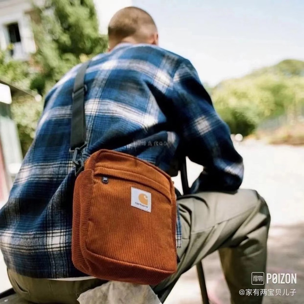 WIP Messenger Bag กระเป๋าสะพายผ้าลูกฟูกผู้ชาย