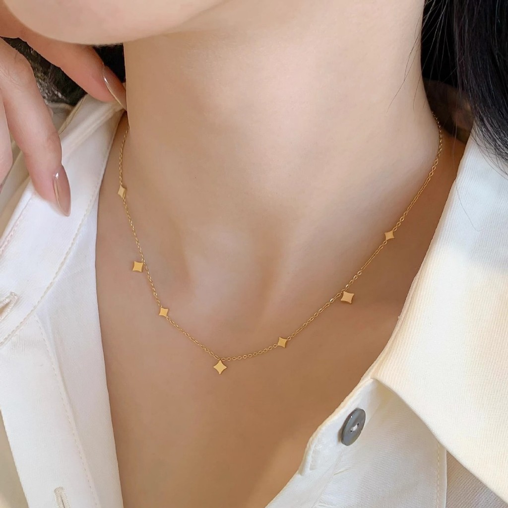 สร้อยคอรูปดาวห้าแฉกประดับด้วยเลื่อมสไตล์ฝรั่งเศสอารมณ์เรียบง่ายประณีตเหล็กไทเทเนียมชุบทองห่วงโซ่กระดูกไหปลาร้าสร้อยคอดาราหญิง