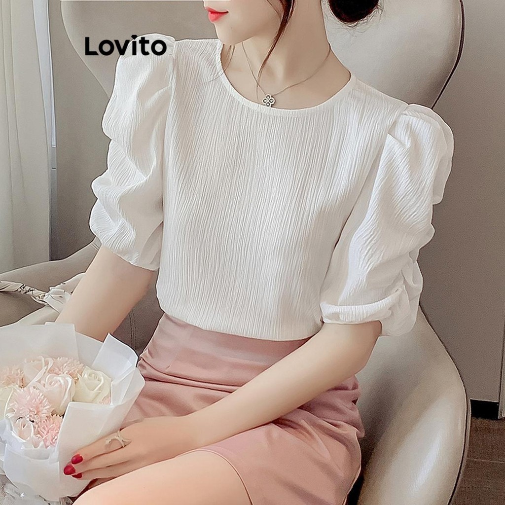 Lovito เสื้อเบลาส์ผู้หญิง แต่งจีบ สีพื้น สไตล์ลำลอง LNE64044