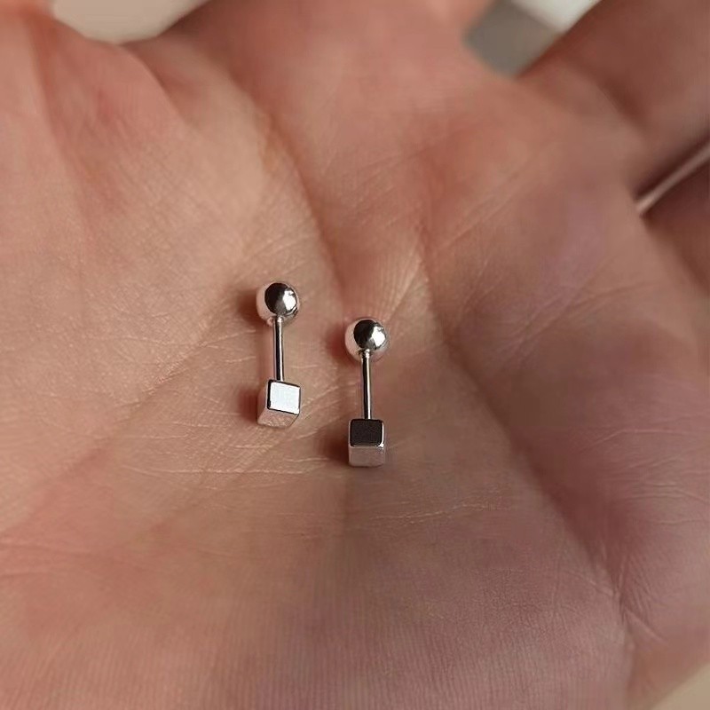 Simple Small Square Stud ต่างหู 925 เข็มเงินสกรู Sleep ฟรี Earbone Studs อุปกรณ์เสริมของขวัญขายส่ง
