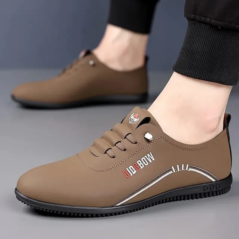 2024 รองเท้าผู้ชายสไตล์ใหม่ Soft Sole ผู้ชาย High-End รองเท้าหนังแท้ Breathable สไตล์ใหม่อินเทรนด์รองเท้าหนังลําลอง Soft Sole พื้นผิวนุ่ม HBMR
