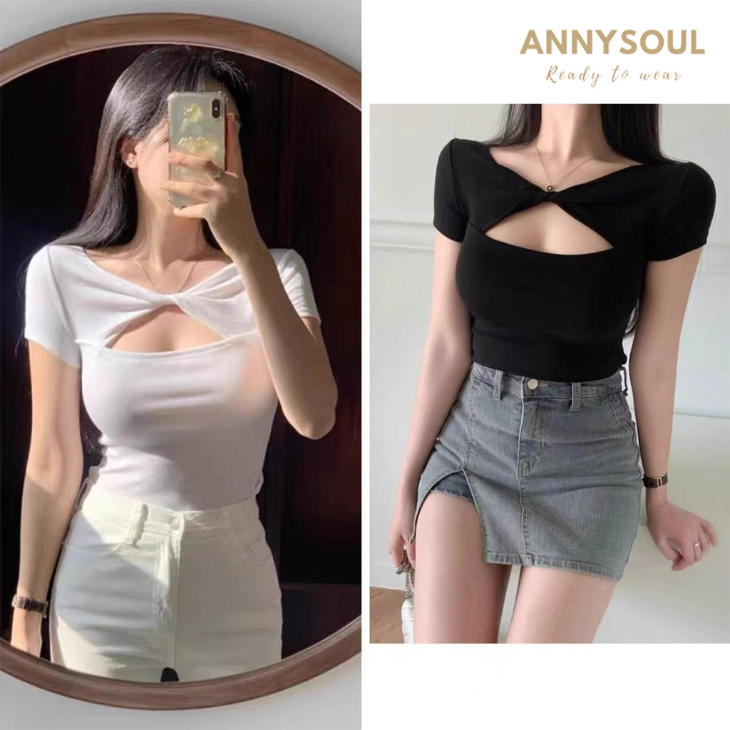 เสื้อยืดผู้หญิงดีไซน์ลายระบาย คอกลม แขนสั้น ดูเพรียว